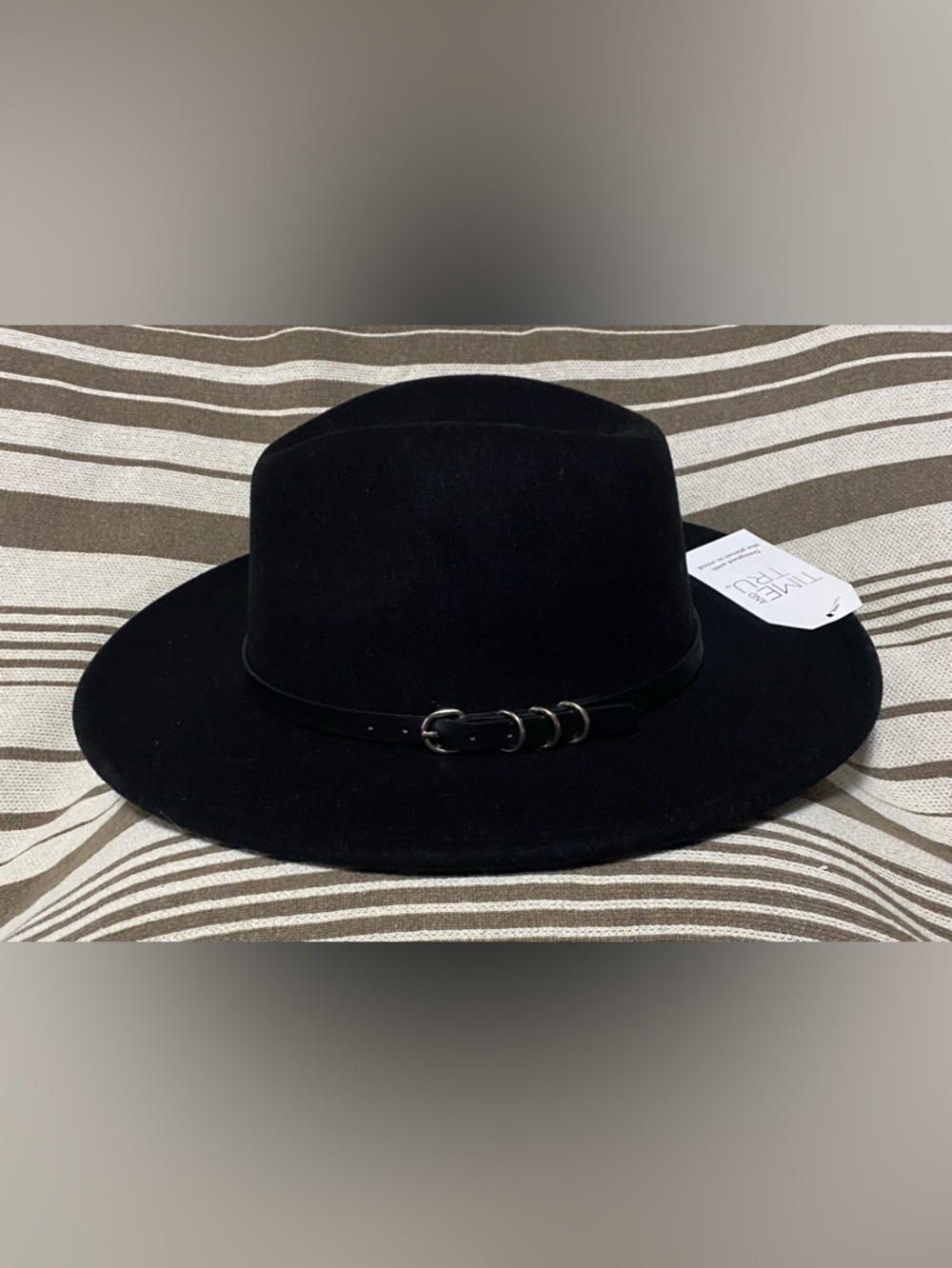 Black fedora with ring buckle accent - Picture 1 of 5